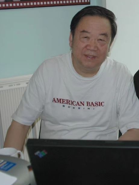 閻月明曾受訪說過,「該吃吃,該喝喝,煩事別往心上擱」,從容面對人生。(圖/翻攝自微博)