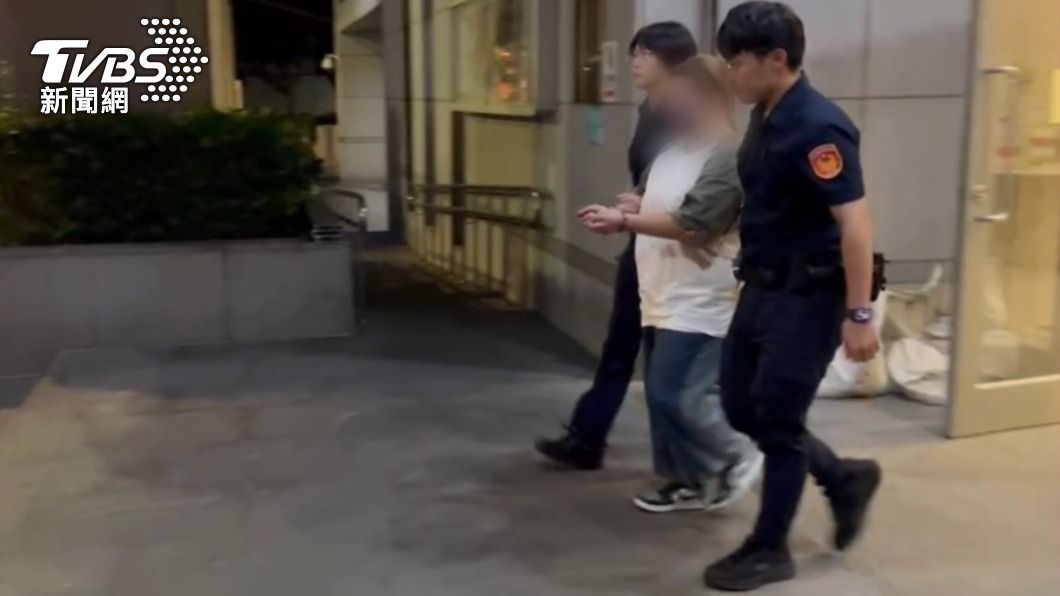 非法女移工在台北小巨蛋溜冰場偷竊遭逮。(圖/TVBS)