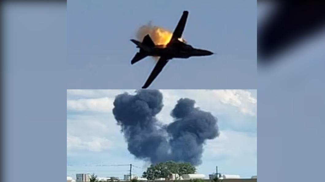 有片/美航空展「戰機墜毀」炸出黑煙! 2飛行員驚險跳傘逃生