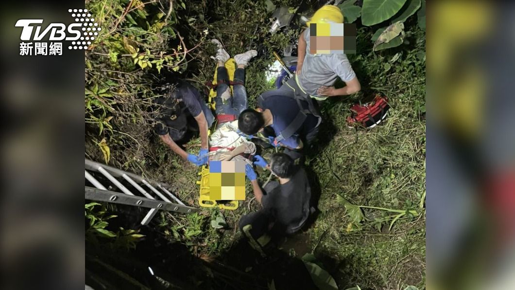 17歲少年騎車夜遊自撞 「連人帶車」摔3公尺深水溝
