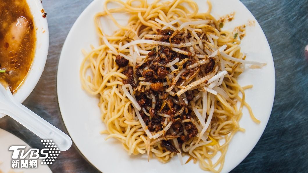 不少網友對肉燥乾麵反感。(示意圖,非當事店家/shutterstock 達志影像)