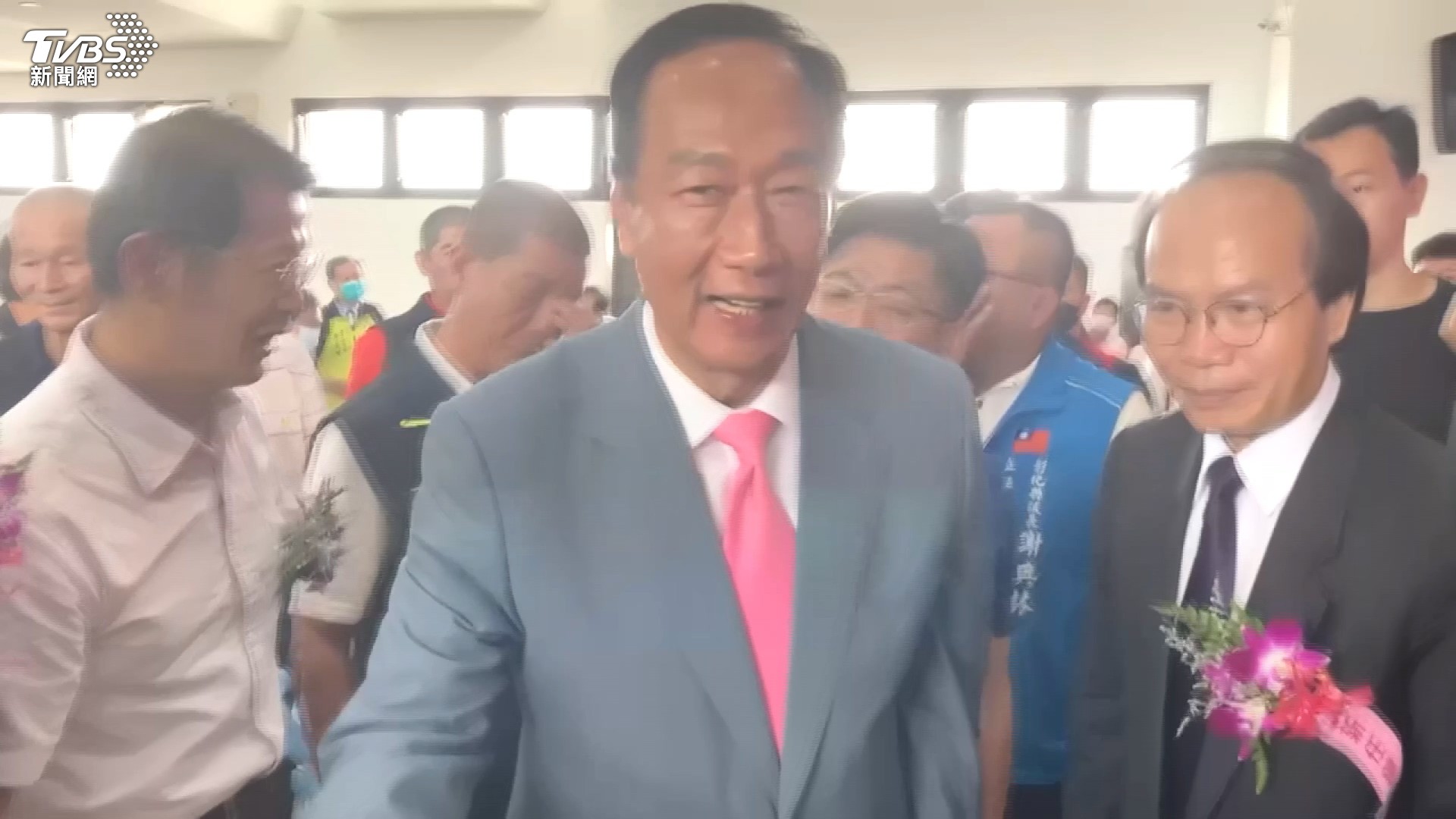 郭台銘被問何時宣布選總統笑而不答。(圖/TVBS)