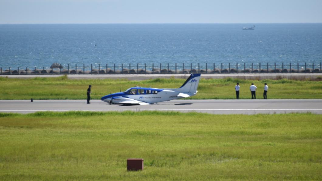 日本大分機場小型機「機腹著陸」畫面曝　跑道一度關閉
