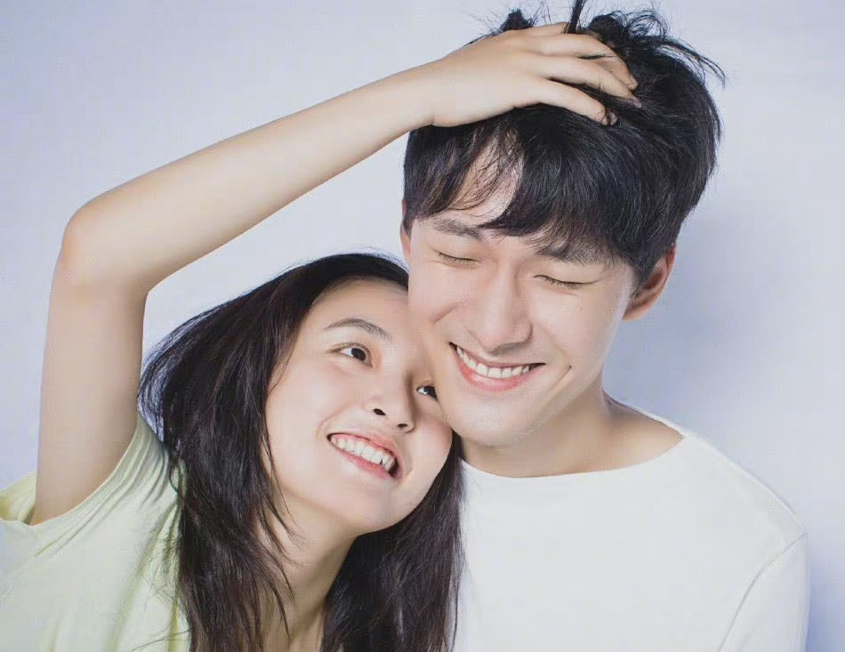 吳倩被爆出隱婚生女後，才坦承與男星張雨劍的感情。（圖／翻攝自微博）