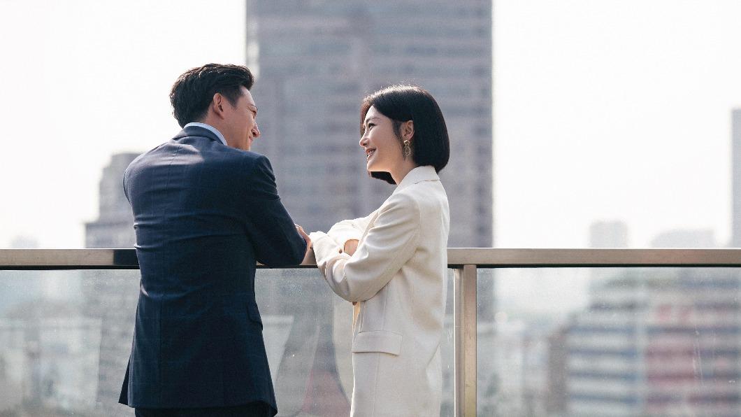 《閃耀的她》由秦嵐、王陽主演。（圖／翻攝自閃耀的她微博）