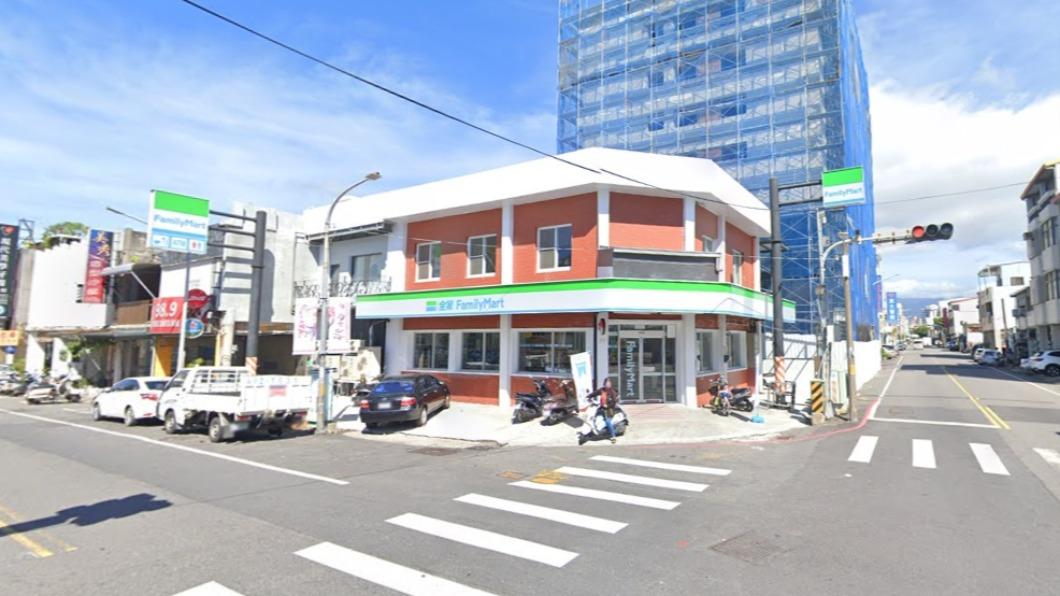 寶桑派出所舊址現改建為超商，紅白相間的外型相當引人注目。（圖／翻攝自Google Map）