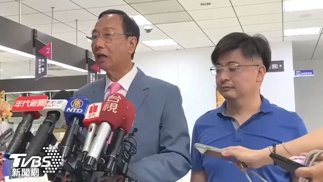 謝典林表態將幫忙連署支持郭台銘選總統。(圖/TVBS)
