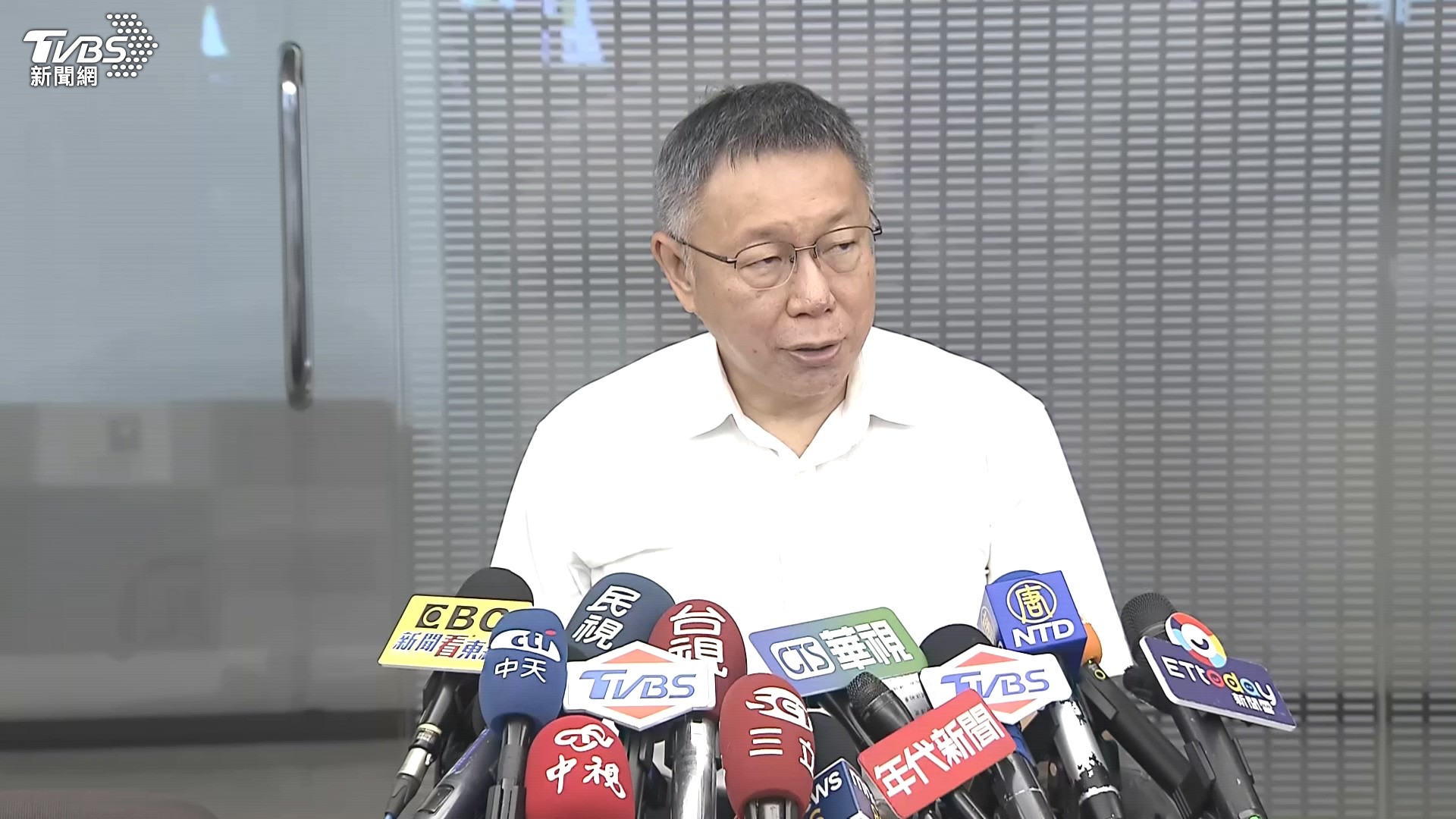 邱顯智轟柯文哲不顧基本事實,為了反駁就硬凹到底。(圖/TVBS)