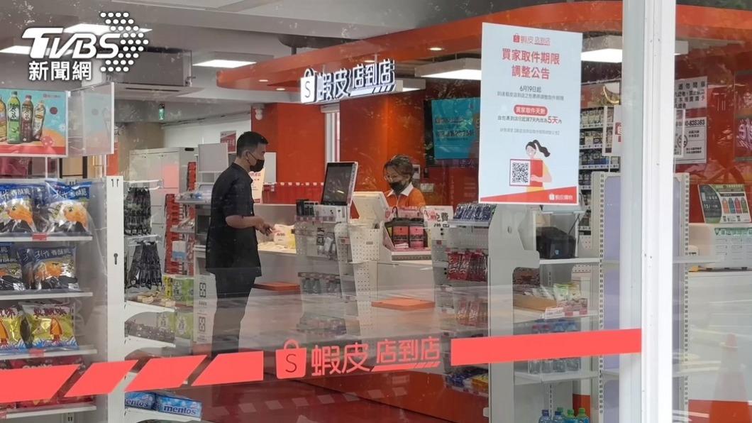 幫老婆領包裹!下秒驚見「8櫃子炸開」 尪秒愣:都貨到付款