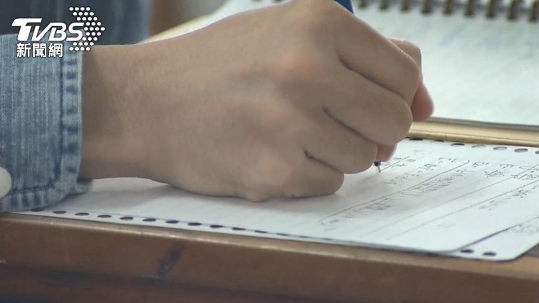 112學年度大學分發入學管道,提供4萬2479個名額。(圖/TVBS資料畫面)