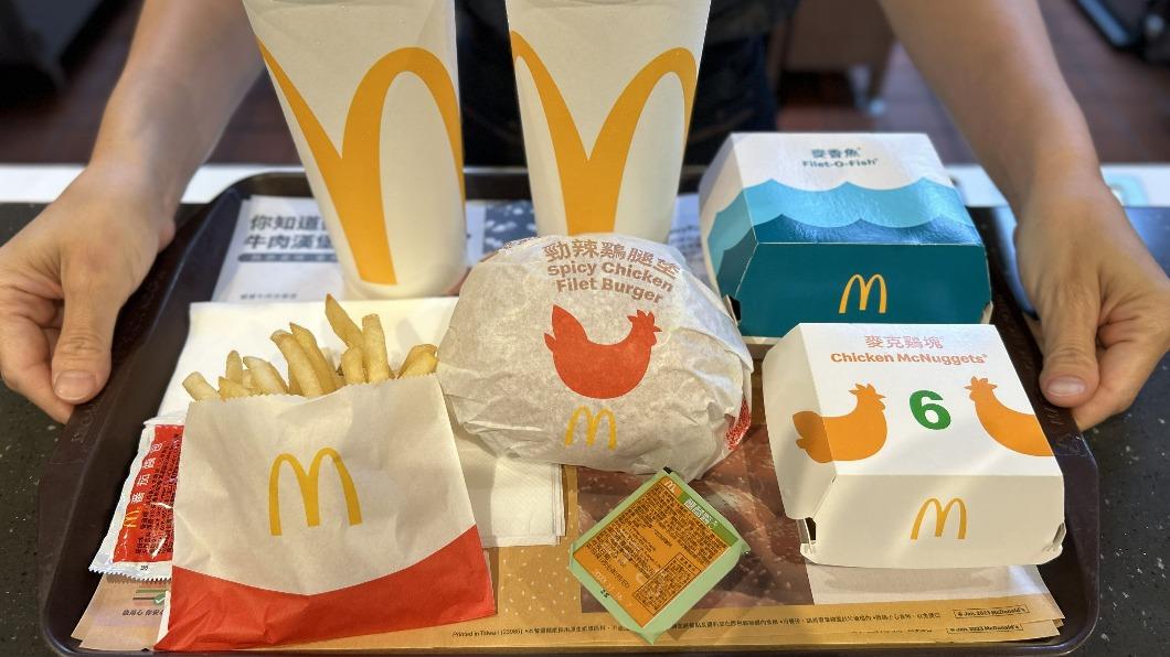 主餐、鷄塊、薯條加飲料四件組只要101元,五件組也只要159元,平均打六折。(圖/業者提供)