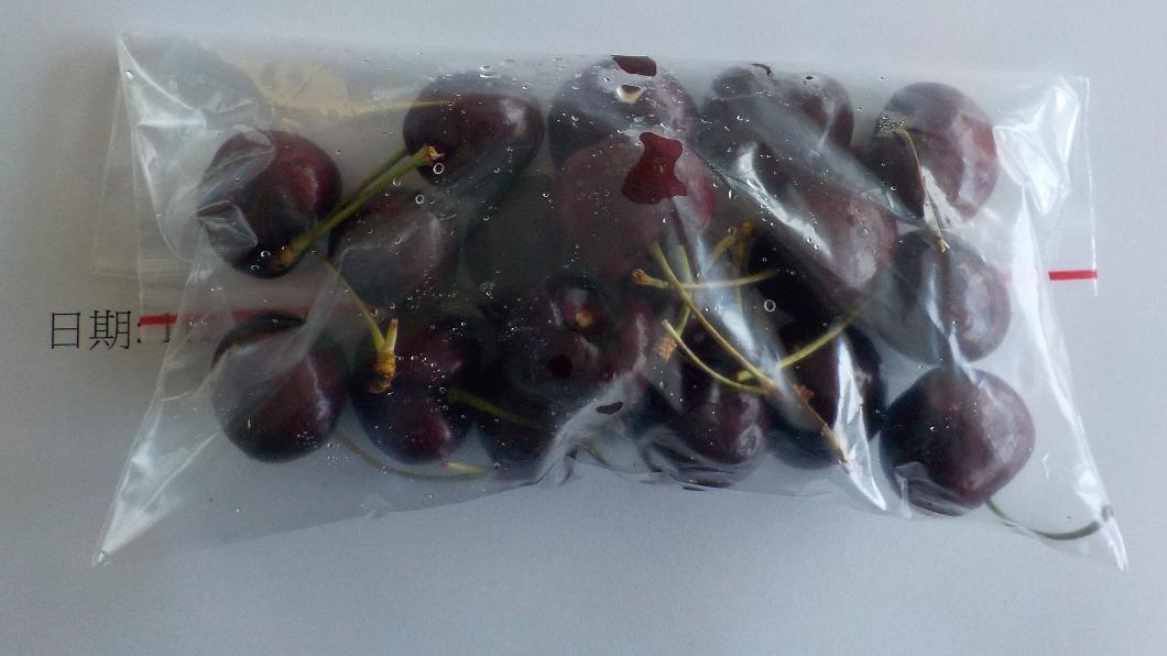 美國進口的紅櫻桃又在邊境被驗出大批有農藥殘留違規。(圖/食藥署提供)