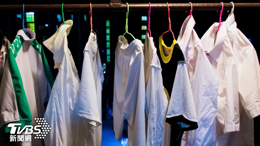 農曆7月切勿在半夜曬衣服。(示意圖/shutterstock 達志影像)