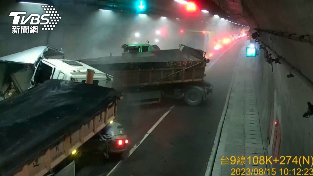 台9線驚傳5車碰撞事故!3人輕傷、1人受困車內