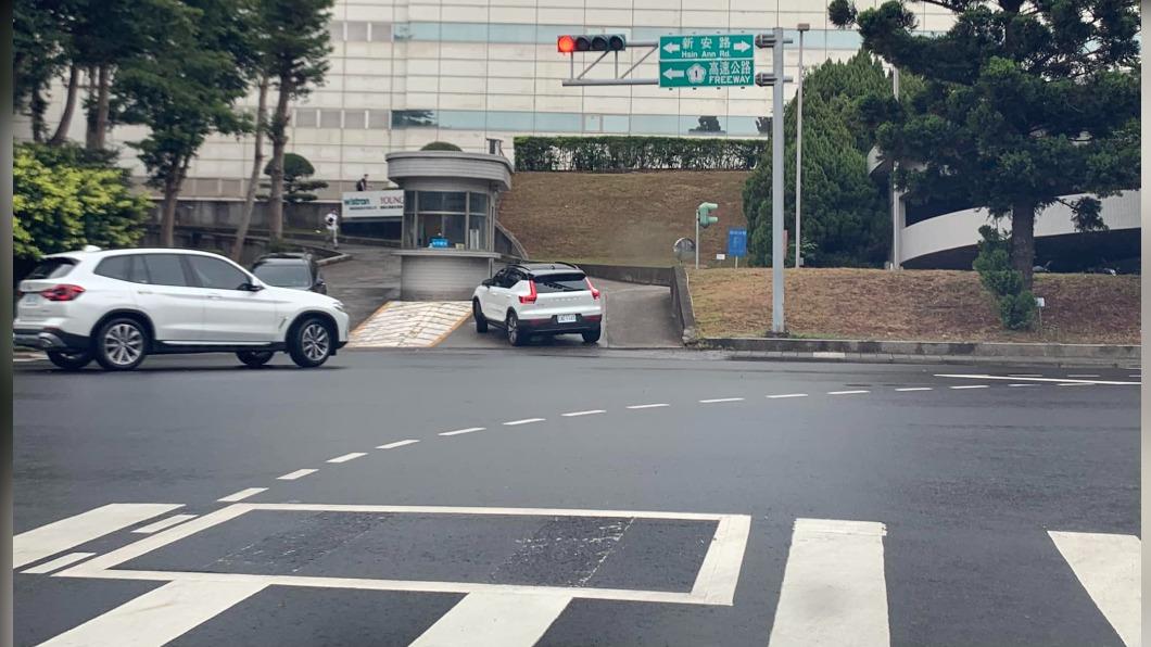 行人、機車互爭道?(圖/路上觀察學院)