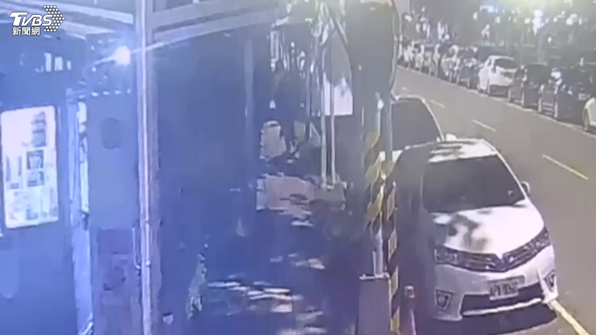 砸車怪客！2小時3人報案　值錢物全遭竊