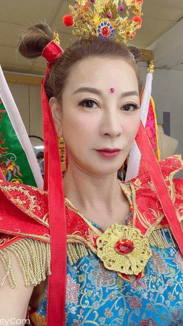 楊繡惠自曝逢廟必拜。(圖/翻攝自楊繡惠臉書)