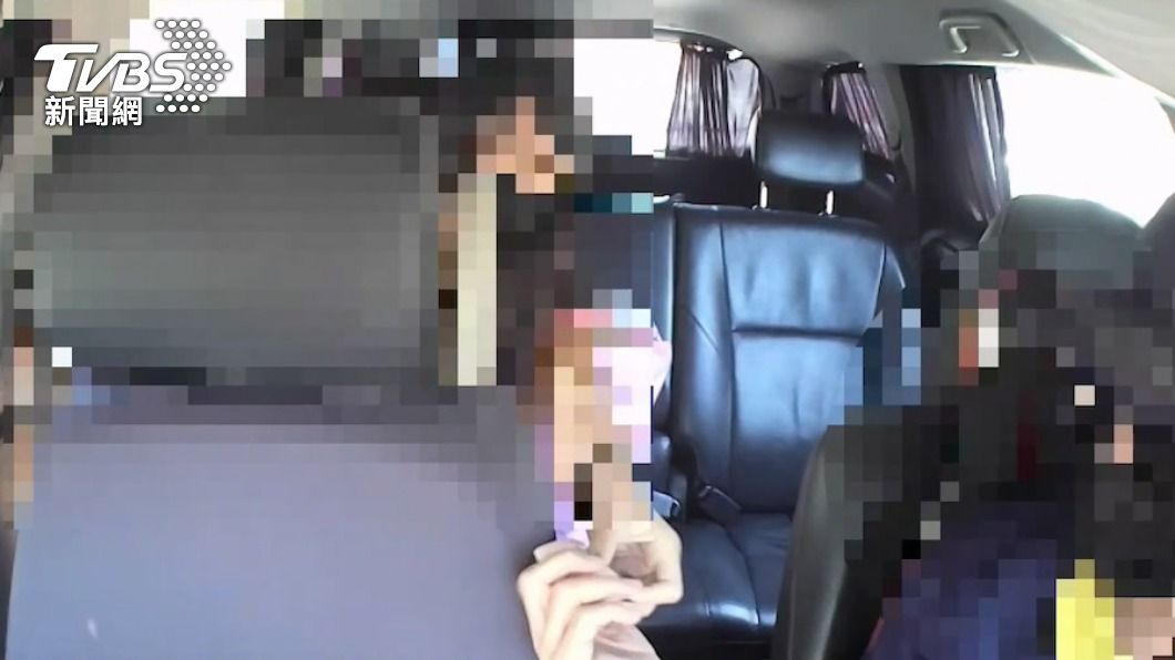 女乘客只給了300元,稱要下車拿錢就沒回來。(圖/TVBS)