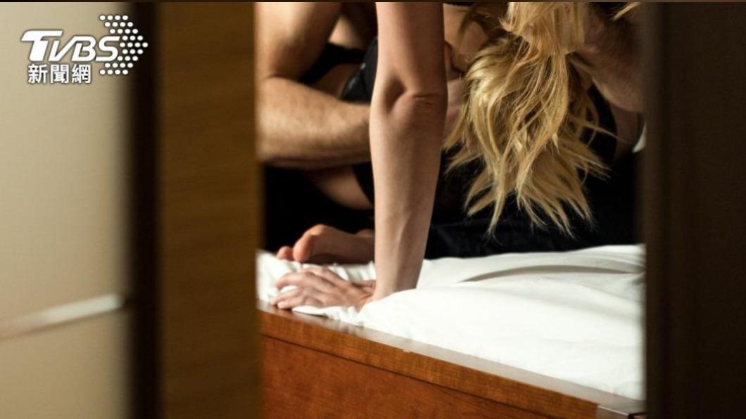 女友自爆「爸爸幫除毛」！他一聽秒軟　急問：該分手嗎？