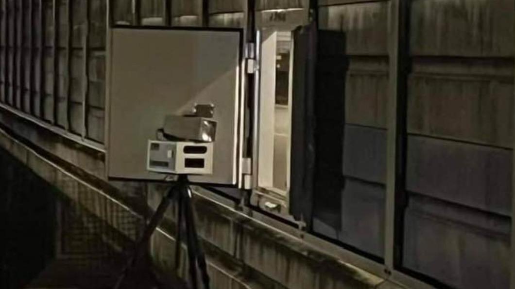 隔音牆「挖洞」擺測速照相機! 在地人全開轟:偷雞摸狗