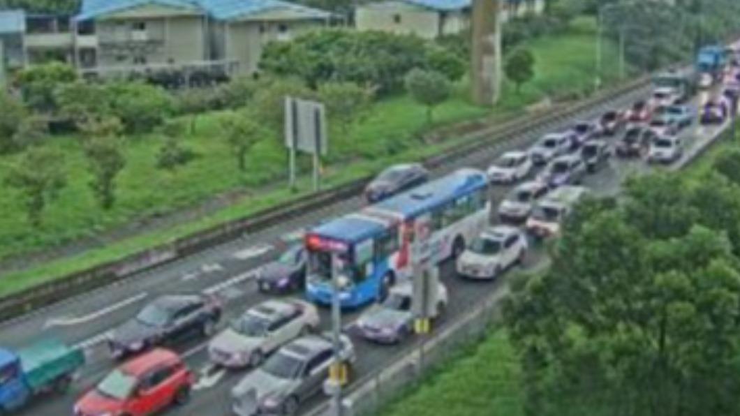 快訊/國1林口段「2車追撞」!慘卡匝道塞爆 車流回堵3公里