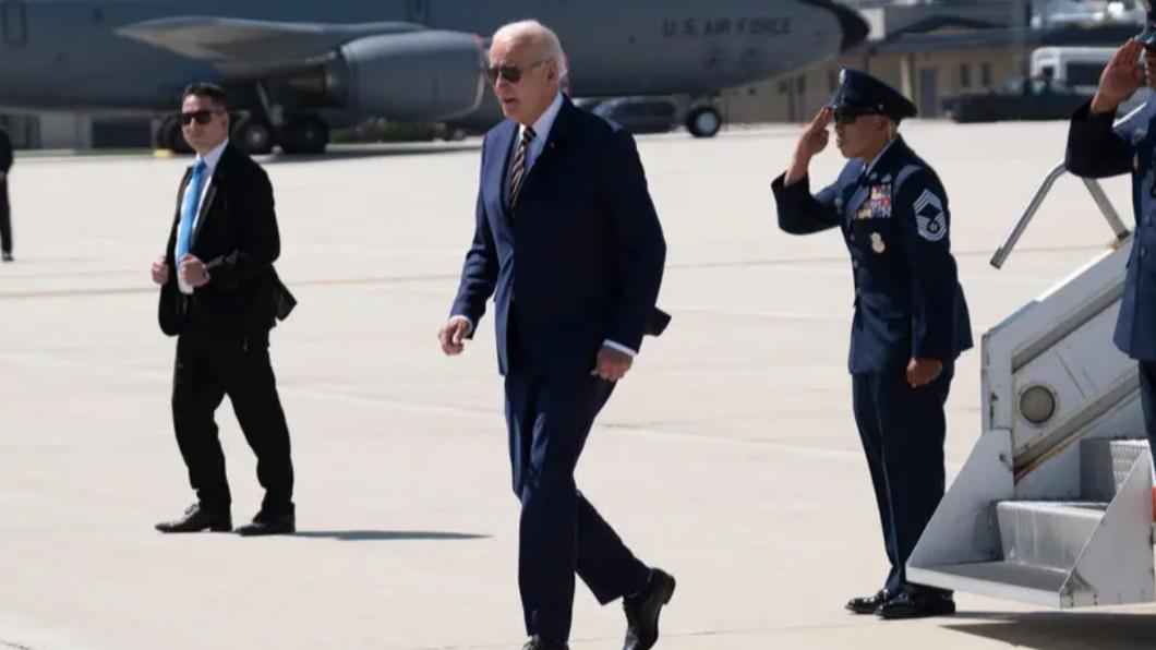 拜登(Joe Biden)稱已向災民提供最高達700美元(約22331新台幣)救濟金。(圖/翻攝自《CBS》)