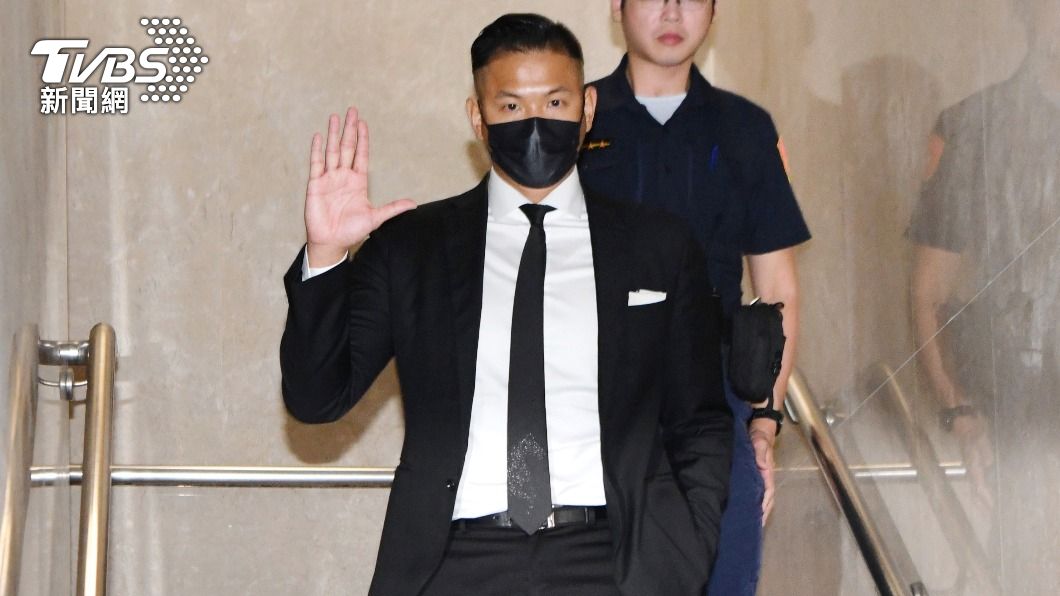 黑人強調透過法律捍衛自身清白。(圖/胡瑞麒攝)