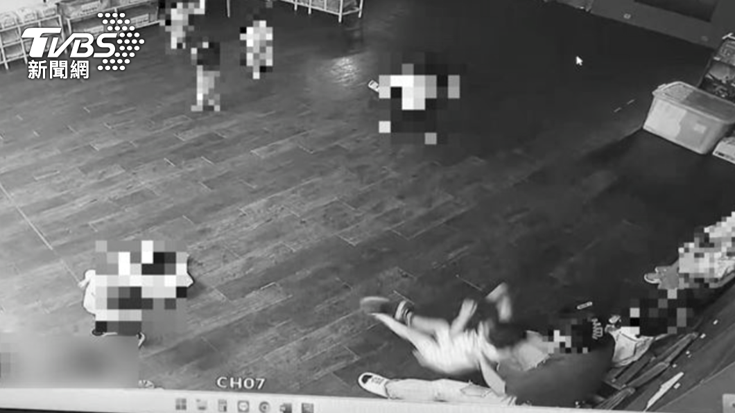 台中某幼兒園女師「重摔夾頭」涉虐童!教育局:已停職