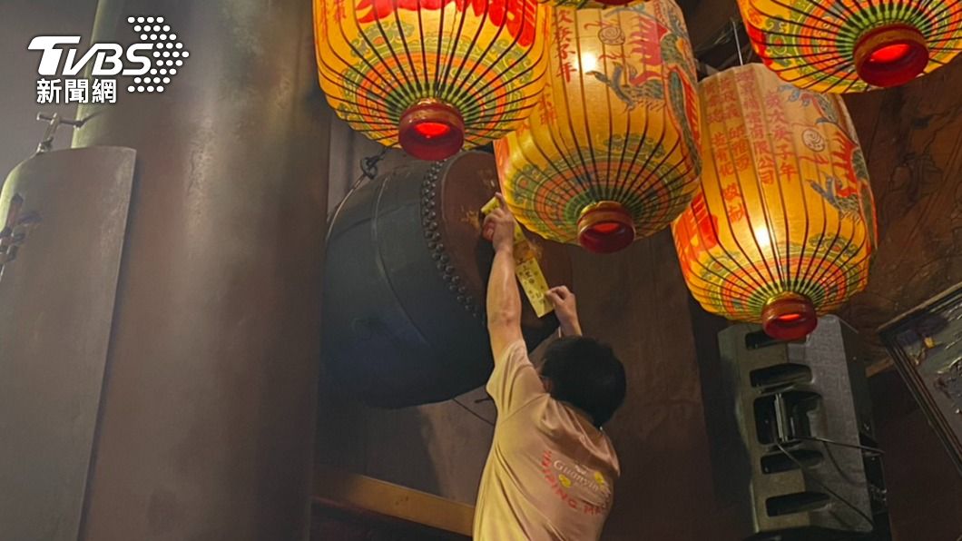 鼓面也貼上封條。(圖/西螺福興宮提供)