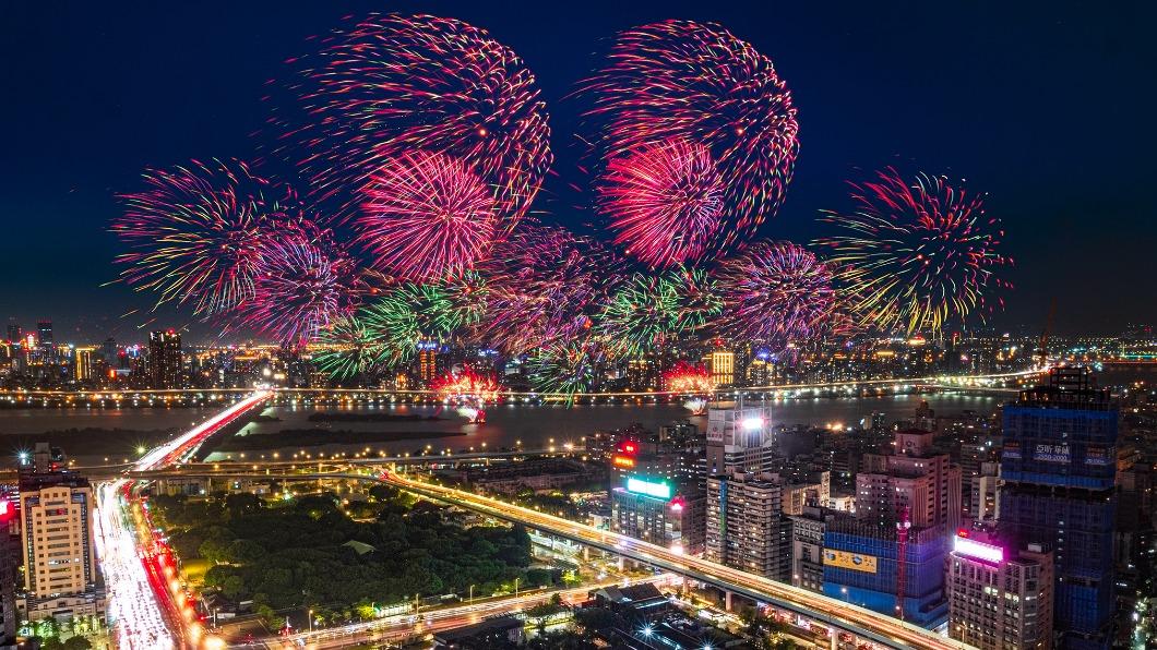 搶情人節浪漫商機！飯店祭夢幻晚餐、穿浴衣賞璀璨煙火