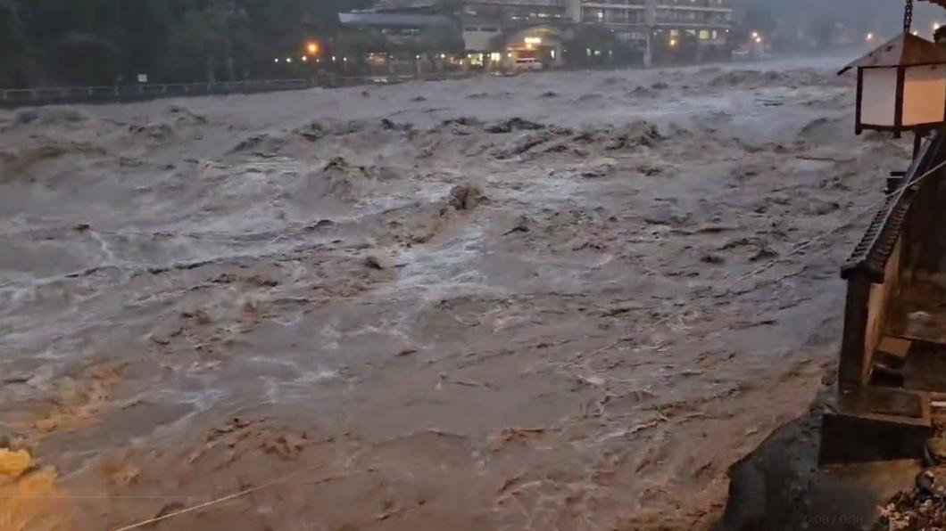 蘭恩颱風穿日本!鳥取大雨破紀錄淹溫泉街 8旬婦身亡