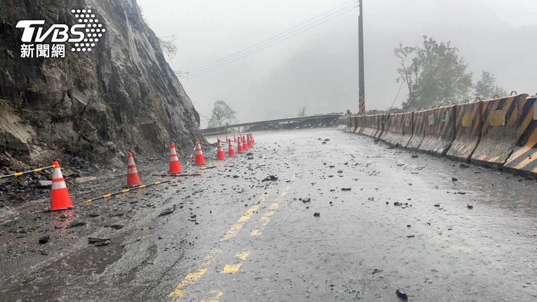 快訊/雨彈炸山區!間歇性落石滾下 中橫便道午後暫關閉
