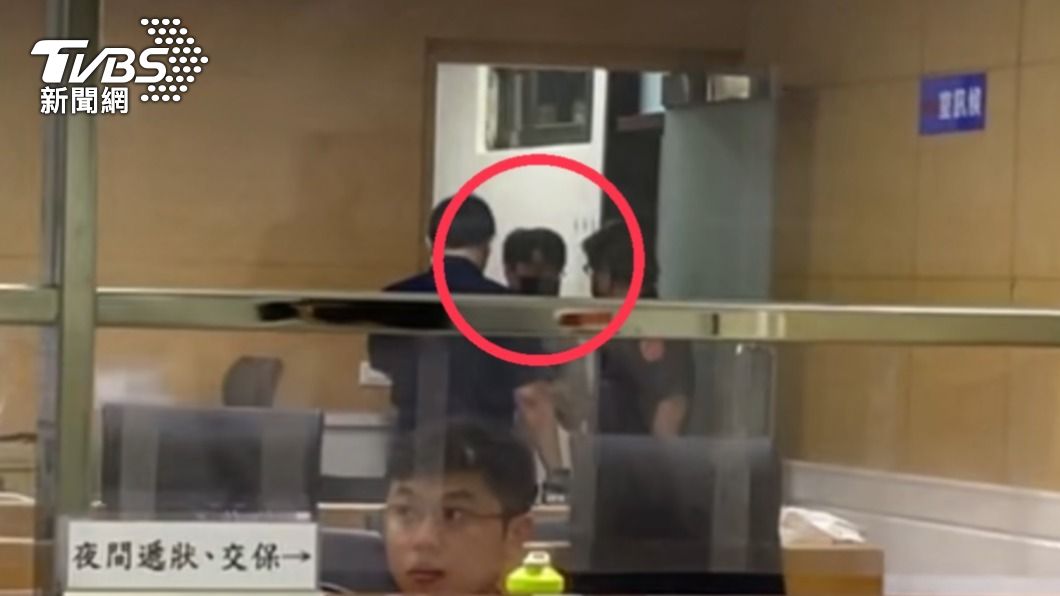 檢方諭令鄭姓實習律師20萬交保。(圖/TVBS)