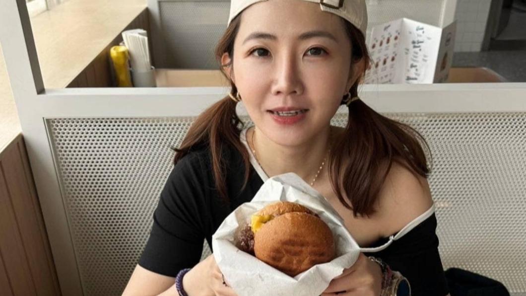爽嗑光美食才發現「無法結帳」　謝忻求救路人：可幫我付錢嗎