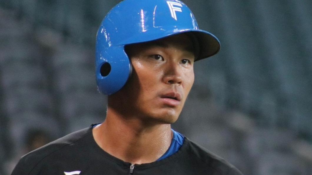 王柏融重返一軍敲關鍵三壘打　本季初登場就登英雄訪問