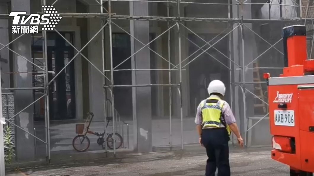 現場已無明顯火勢。(圖/TVBS)