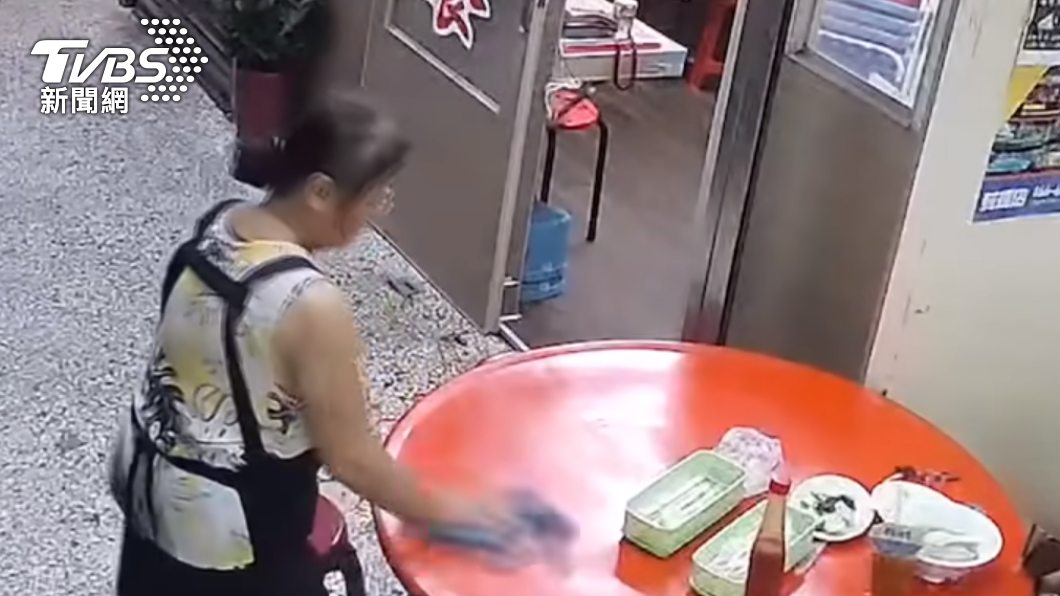 鴨肉店老闆娘投訴遇到奧客。(圖/TVBS)