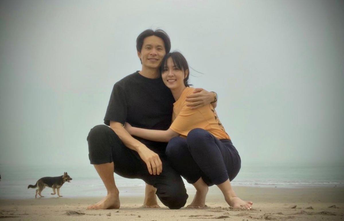 魏蔓和姚淳耀在《我的天堂城市》演夫妻,開拍前先到海邊約會拍道具照,加速培養默契。(圖/滿滿額娛樂提供)