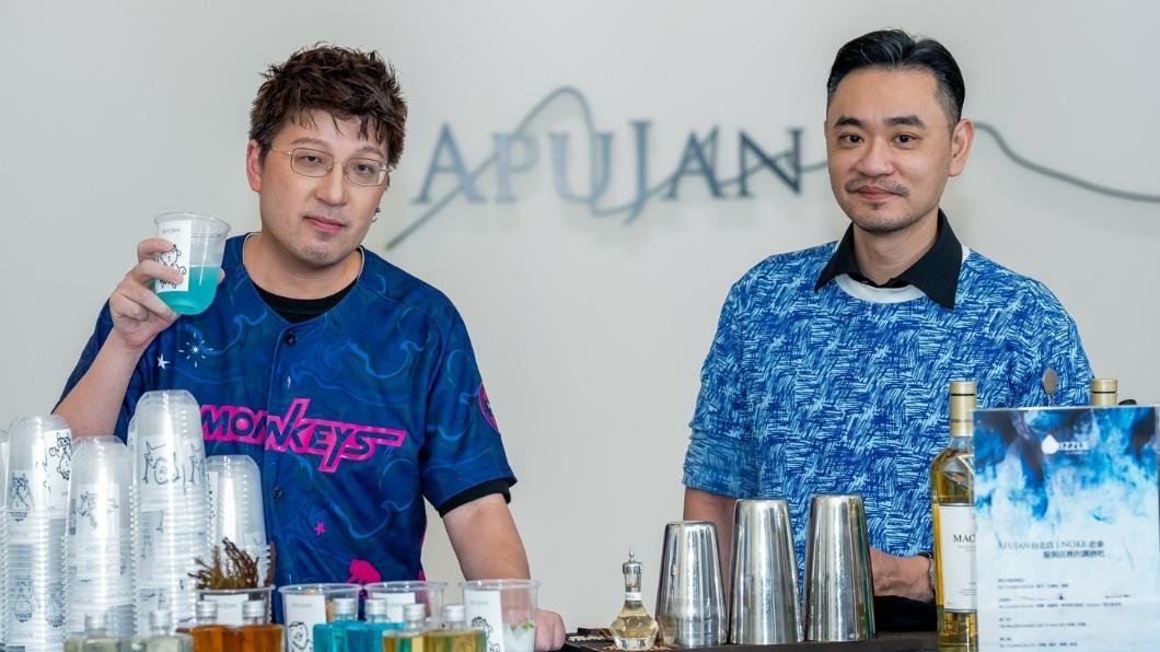 鄭亦倫(右)因應好友詹朴邀約,跨界打造一日限定「服裝店裡的調酒吧」。(圖/TVBS)