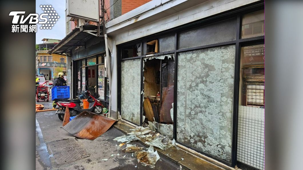午餐驚魂!油噴到瓦斯爐 便當店瞬間起火2人燒燙傷