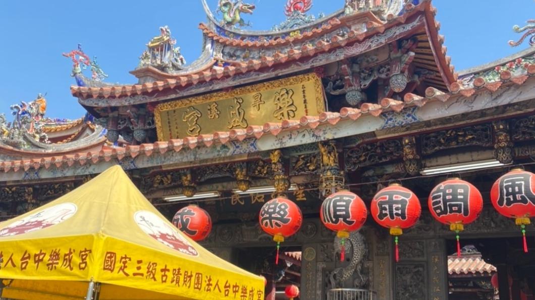 50嵐很應景,8/19將在月老廟前免費送200杯情人茶。(圖/50嵐提供)