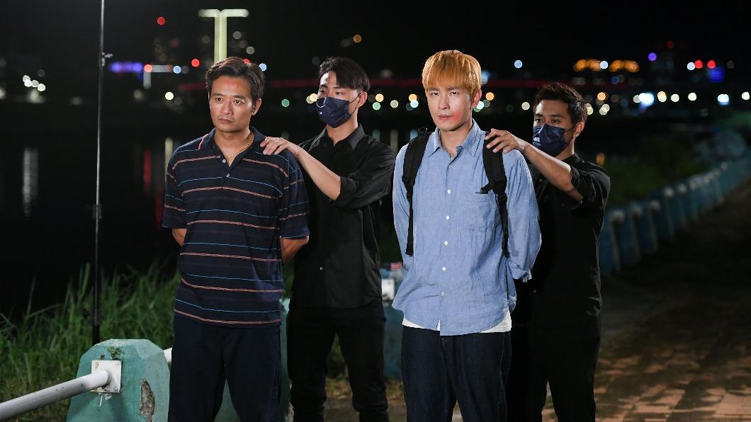 陳謙文劇中遭受到黑幫威脅,讓林佑星挺身而出。(圖/三立提供)