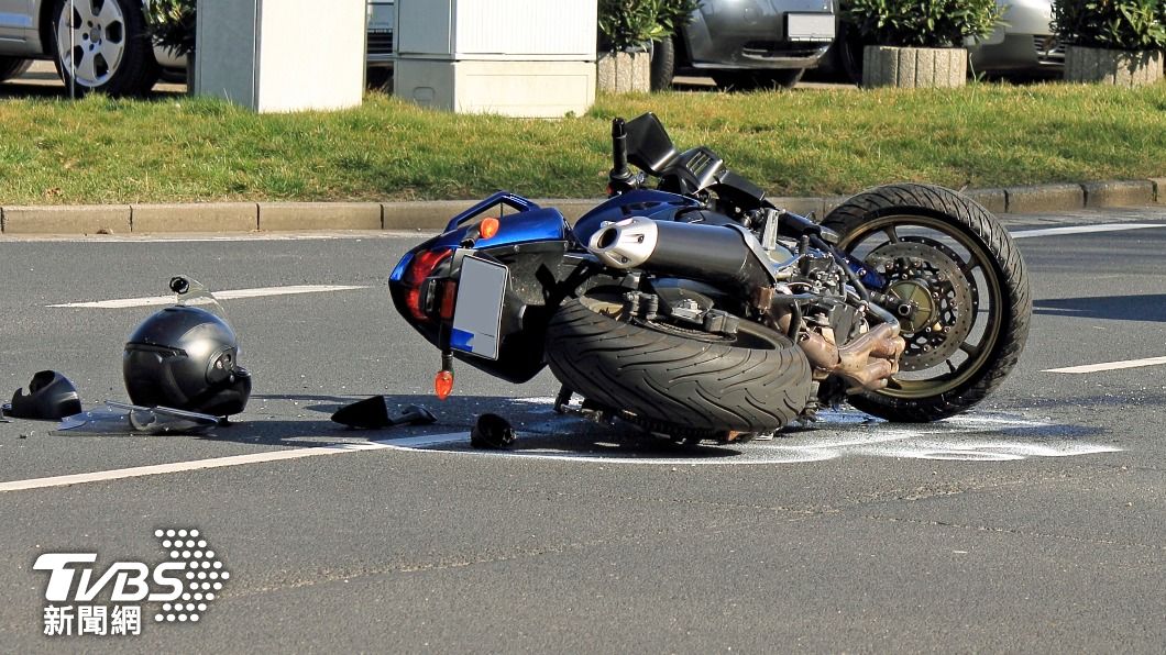 寶貝重機被撞壞 男大生「借錢先修車」:壞了還要繳貸款?