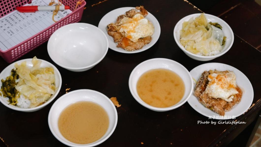 店家僅賣四樣主食。(圖/女子的休假計劃提供)