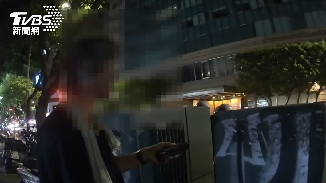喝到斷片!男酒醉路倒錢包遭竊渾然不知 巡邏警出手逮人