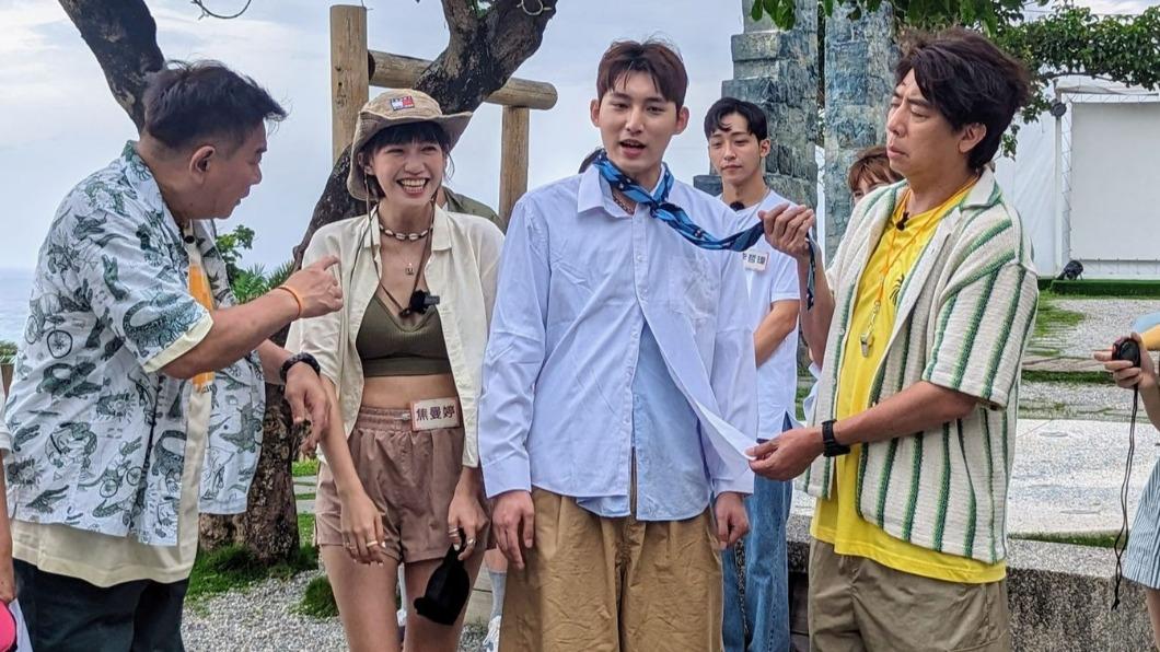 眾人在節目中玩起互動遊戲。（圖／中視提供）