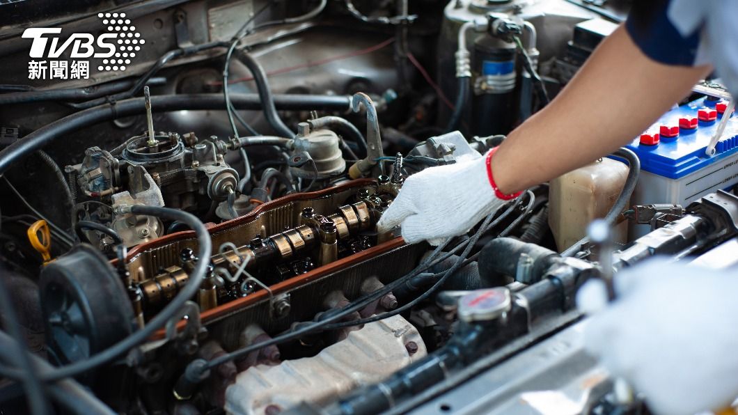 車子定期保養檢查可增加冷氣壽命。(示意圖/Shutterstock達志影像)
