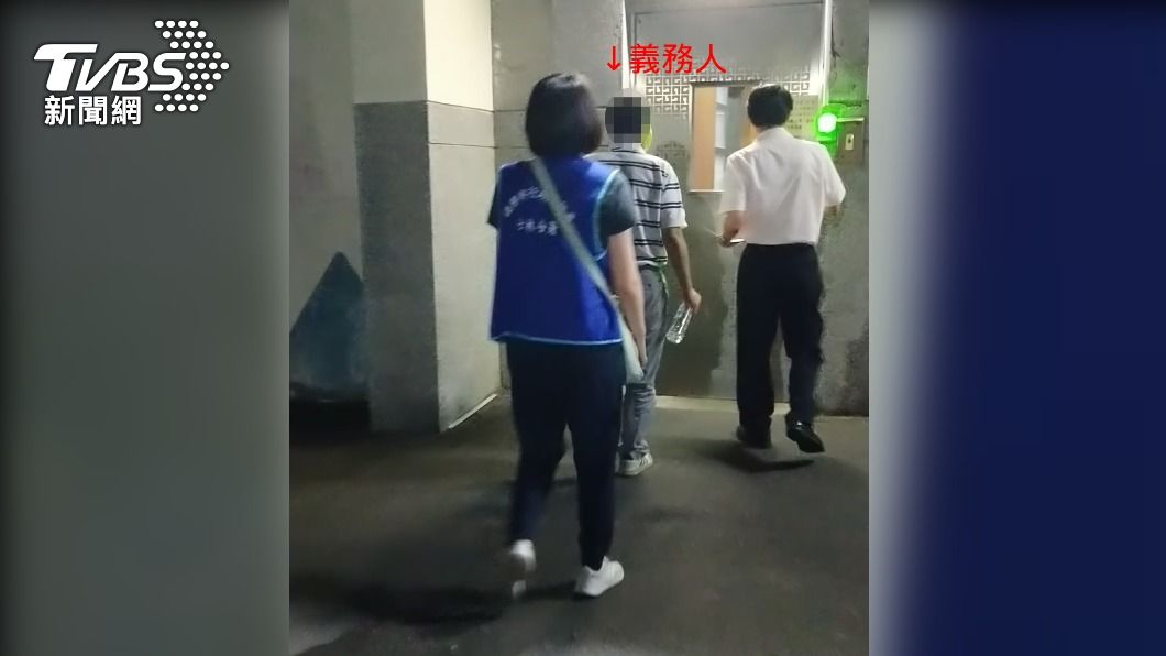大世紀光電科技承做多家企業招牌廣告。(圖/TVBS)