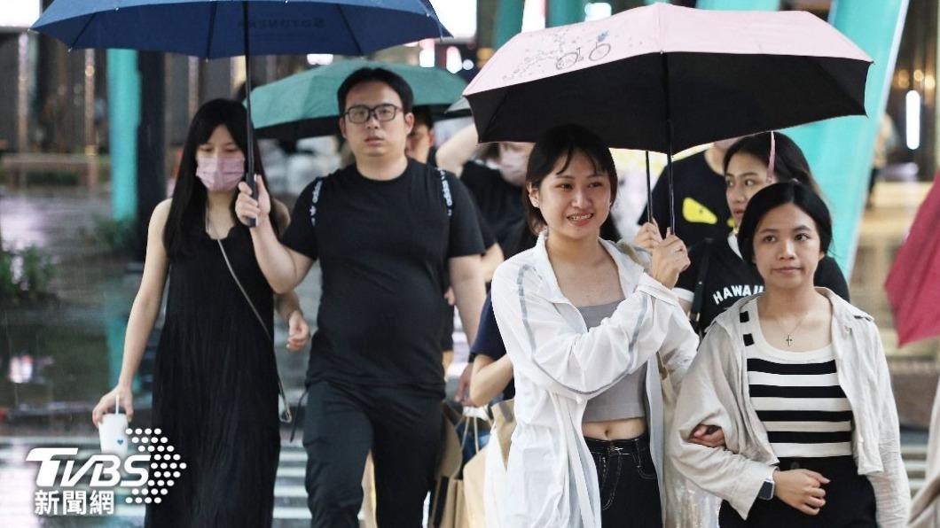 氣象局發布大雨特報。（圖／TVBS）