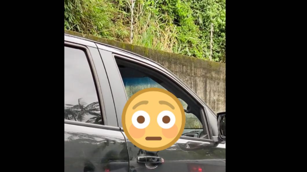 仇結大了!超萌汪星人撇見獸醫 一秒變臉「凶狠齜牙」